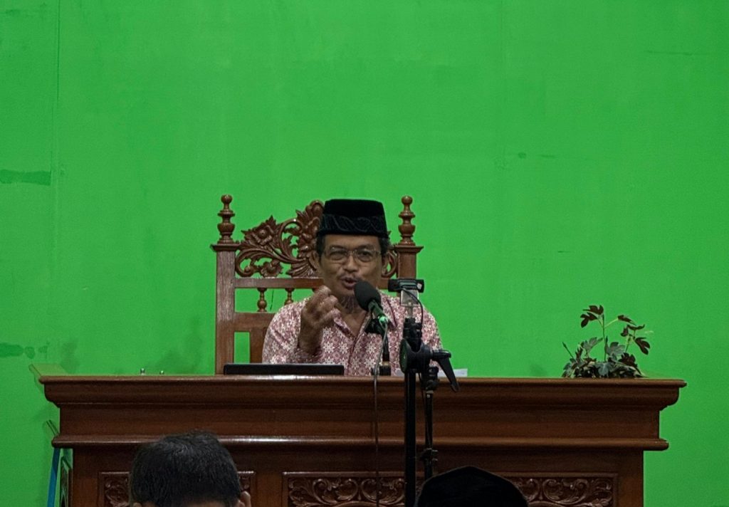 Ustaz Wardani Memberikan Penjelasan dan Materi Al-Qur'an QS Ar-rum ayat 21