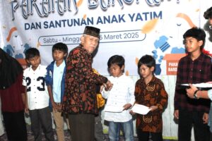 Pemberian santunan anak yatim piatu