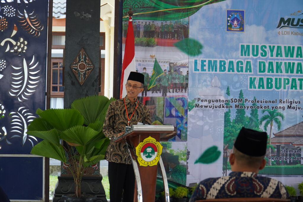 Ketua DPD LDII Sleman, Suwarjo memberikan Sambutan dalam Musda VIII LDII Kabupaten Sleman yang digelar di Pendopo Rumah Dinas Bupati Sleman