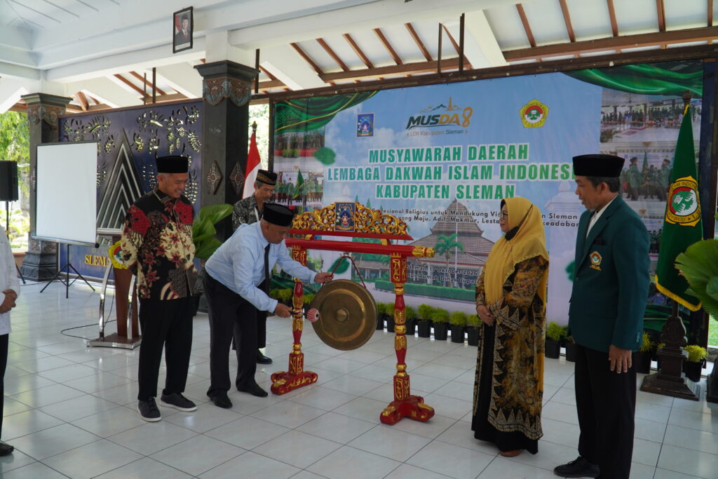 Bupati Sleman Harda Kiswaya Membuka Secara langsung Musda LDII VIII Kabupaten Sleman yang dilaksanakan di Pendopo Rumah Dinas Bupati