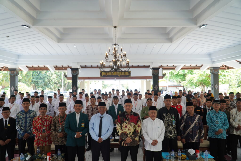 Bupati Sleman Berfoto bersama Para Tamu Undangan dan Peserta Musda VIII LDII Sleman