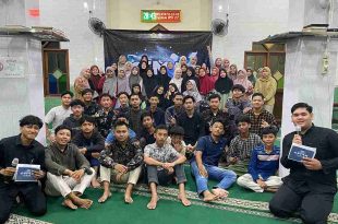 Generus Al-Mahdiyyin Foto Bersama dalam Kegiatan Pengajian Akhir Tahun "GEMA AKBAR"