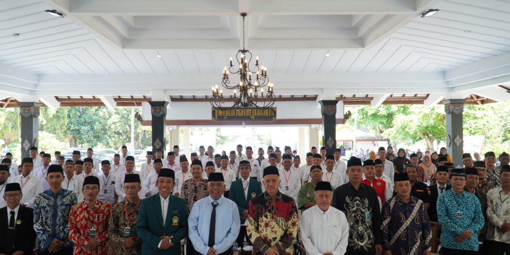Bupati Sleman Berfoto bersama Para Tamu Undangan dan Peserta Musda VIII LDII Sleman