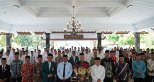 Bupati Sleman Berfoto bersama Para Tamu Undangan dan Peserta Musda VIII LDII Sleman